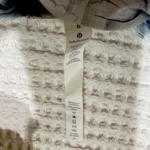 Lululemon leggings got them as a gift never worn 20$